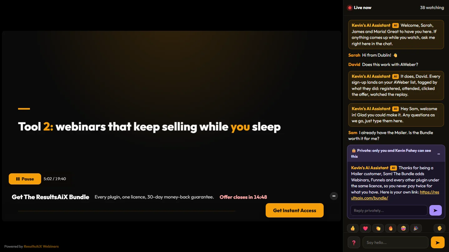 A webinar room: an AI deck slide, the offer bar with its buy button, a Pause button, and the chat with the AI assistant welcoming people and sending a private message